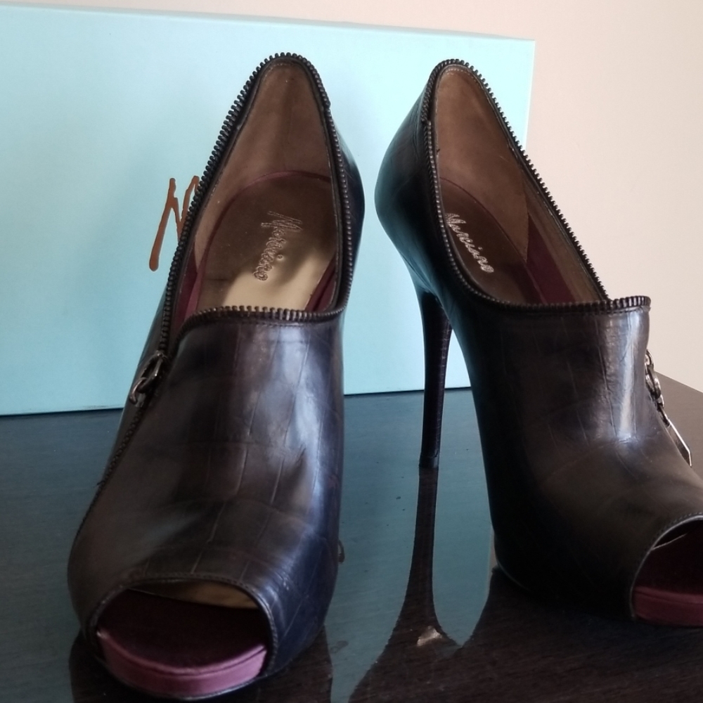 Marciano high heel with cute zipper detail